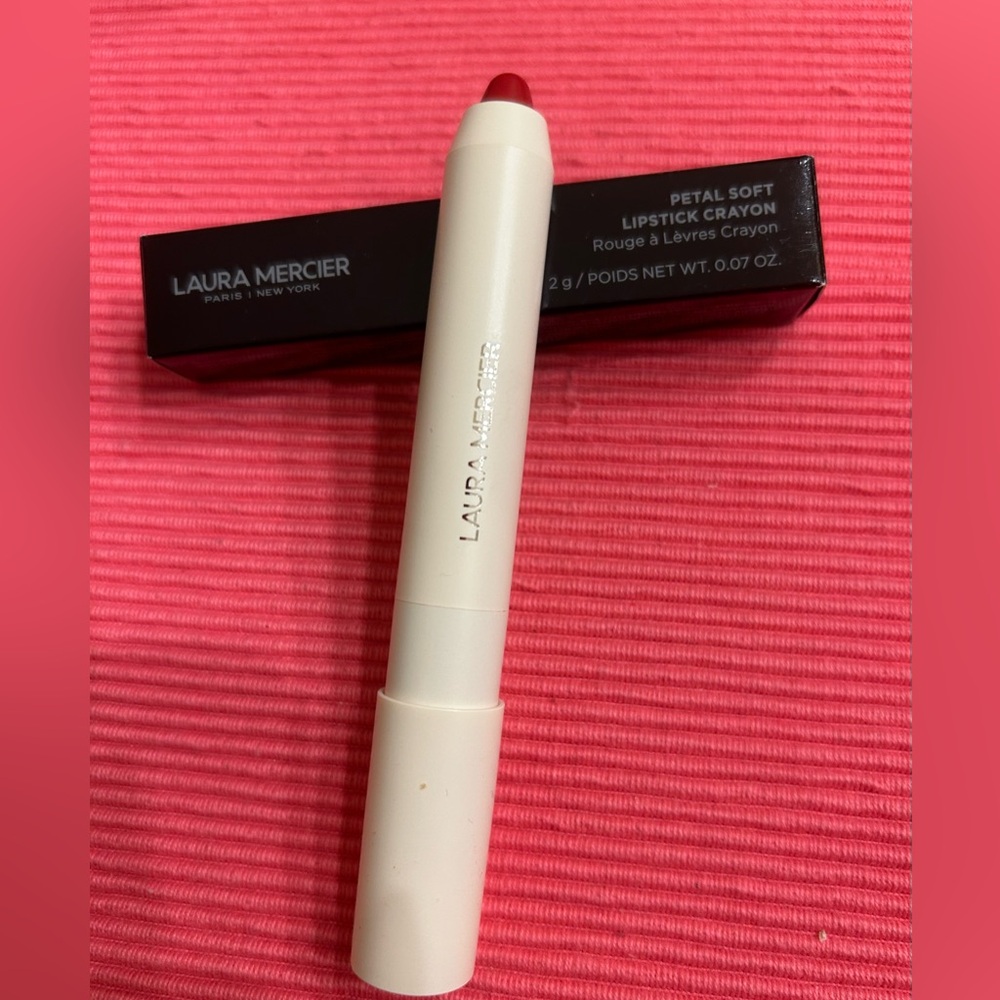 NIB ~ LAURA MERCIER PETAL SOFT LIPSTICK CRAYON IN Shade of SIMONE.